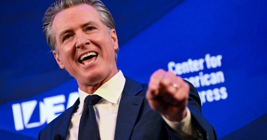 Gobernador Gavin Newsom en evento oficial
