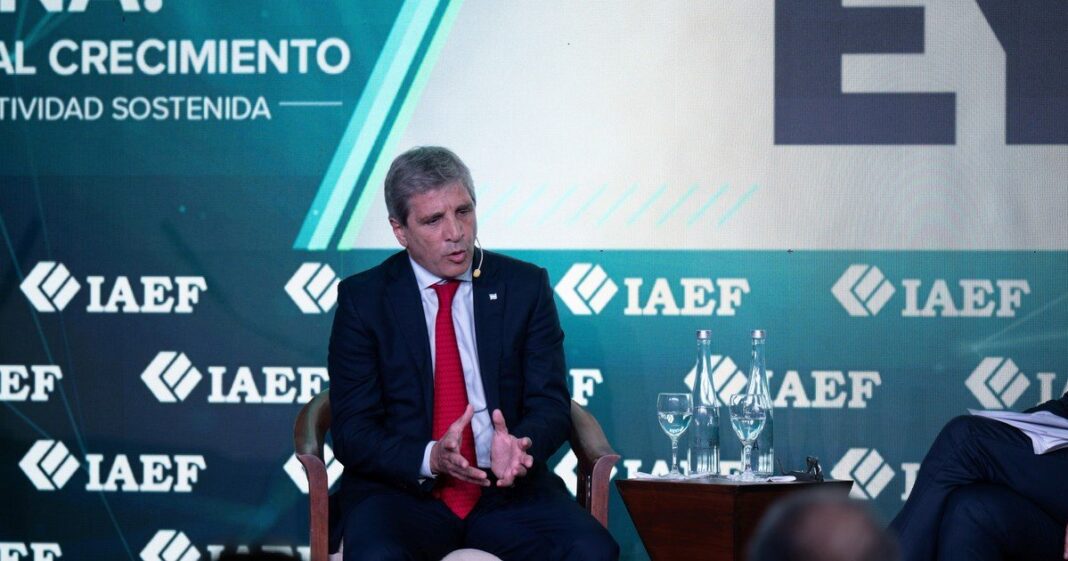 Luis Caputo en el IAEF de Puerto Iguazú