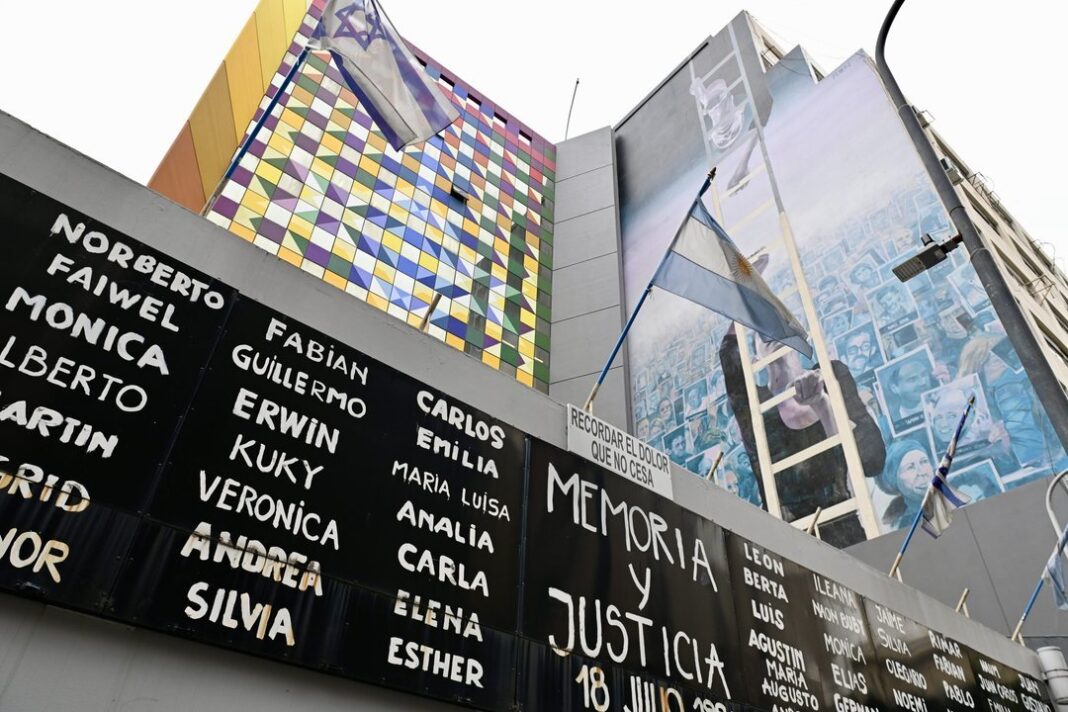 Fachada de la sede de la AMIA en Buenos Aires