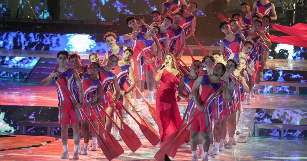 Multitud en la ceremonia inaugural de los Juegos Suramericanos 2026 frente al Monumento a la Bandera en Rosario