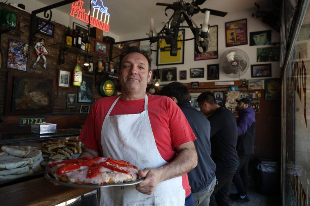 Fachada de la pizzería El Padrino en Caballito
