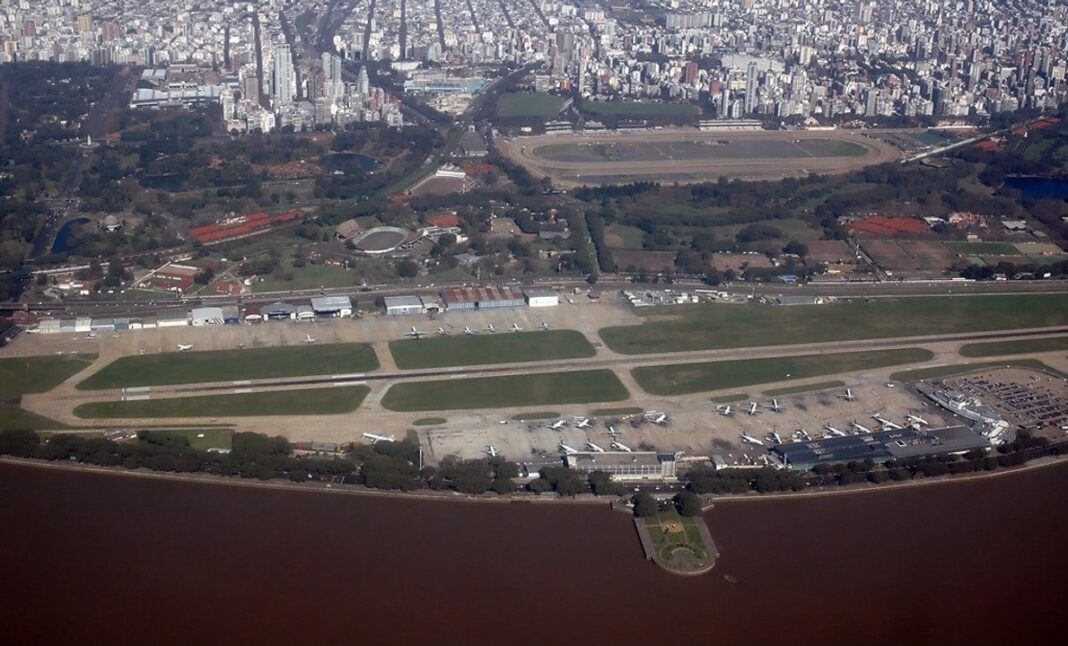 Vista aérea del Aeropuerto Internacional de Ezeiza, una de las terminales administradas por Aeropuertos Argentina