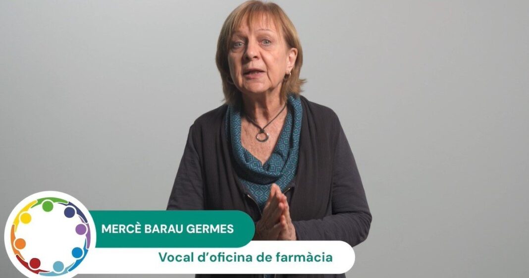 Farmacéutica revisando medicamentos en una farmacia