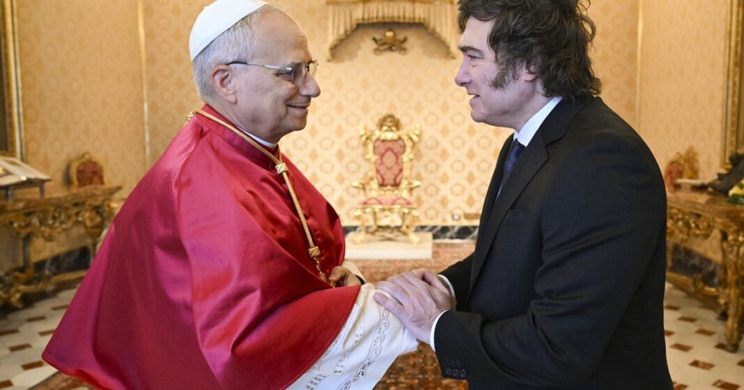 El papa León XIV durante una visita apostólica