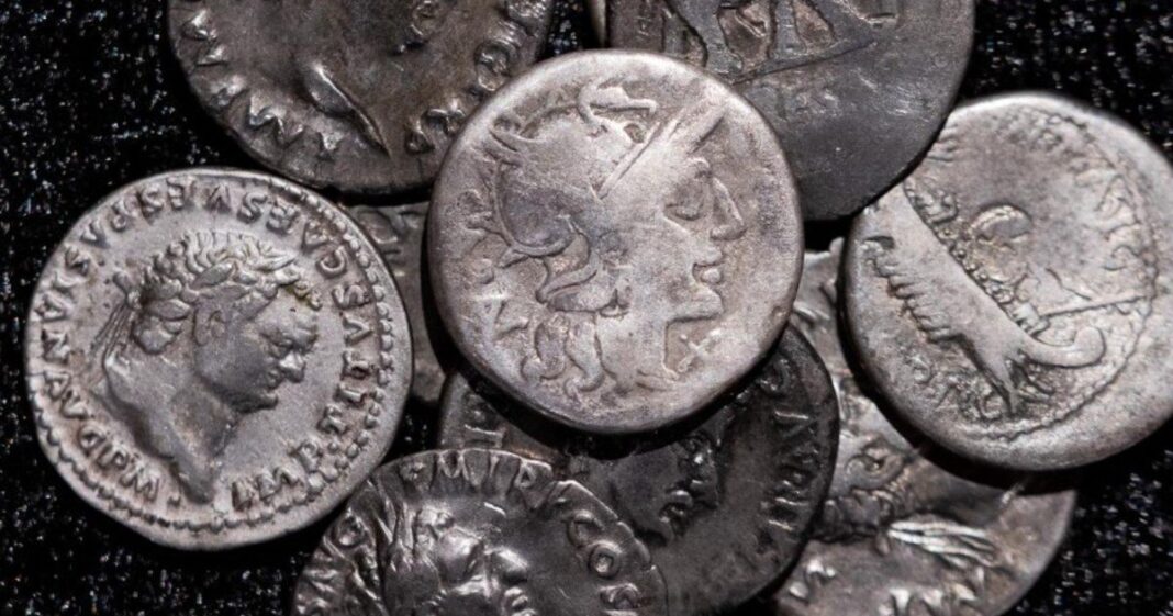 Monedas romanas de plata del tesoro hallado en Wesseling, Alemania