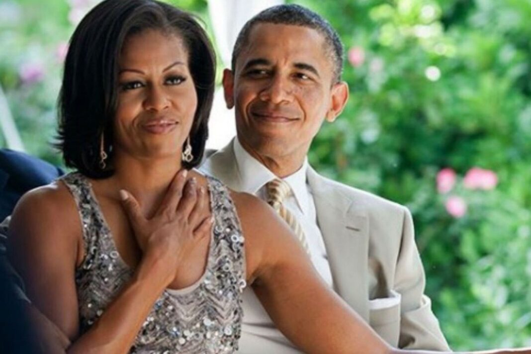 Barack y Michelle Obama con su perra Sunny