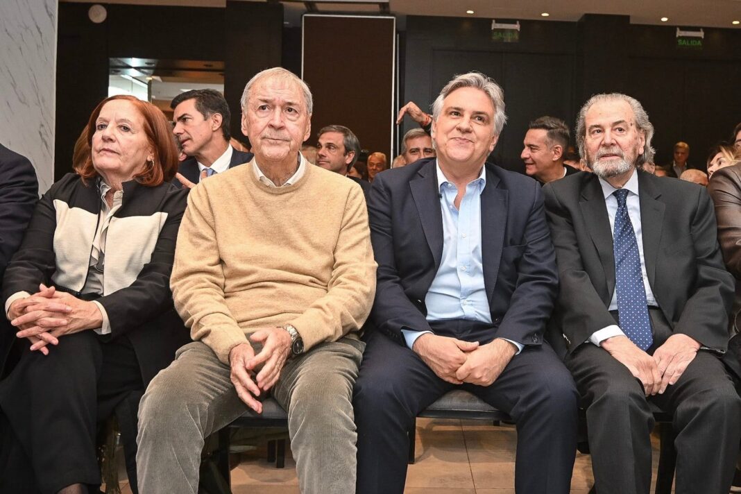 Homenaje a José Manuel de la Sota en un hotel porteño