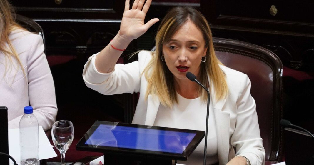 Senadora Anabel Fernández Sagasti en el Senado