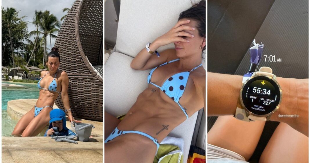 Sol Pérez en bikini celeste con lunares marrones recostada en una reposera blanca en Punta Cana