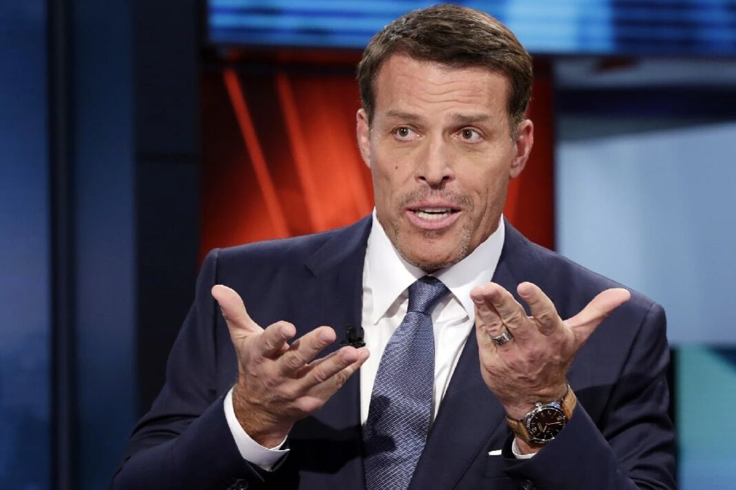 Tony Robbins durante una charla motivacional