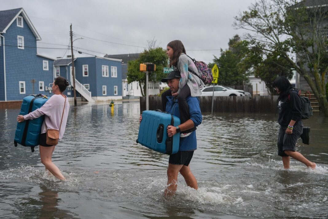 Inundaciones en calles de Nueva York por tormenta nor'easter