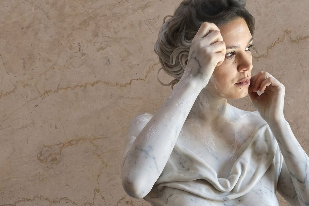 Vanesa González como Lola Mora en la obra La fuente de Lola