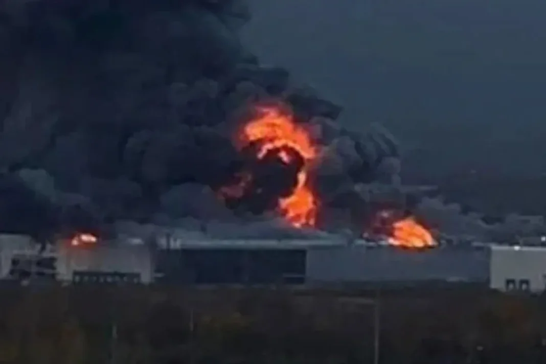 Incendio en instalaciones petroleras de San Petersburgo tras ataque con drones