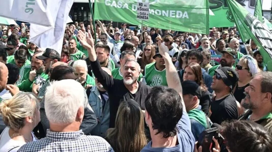 Rodolfo Aguiar, Secretario General de ATE Nacional, en una conferencia de prensa