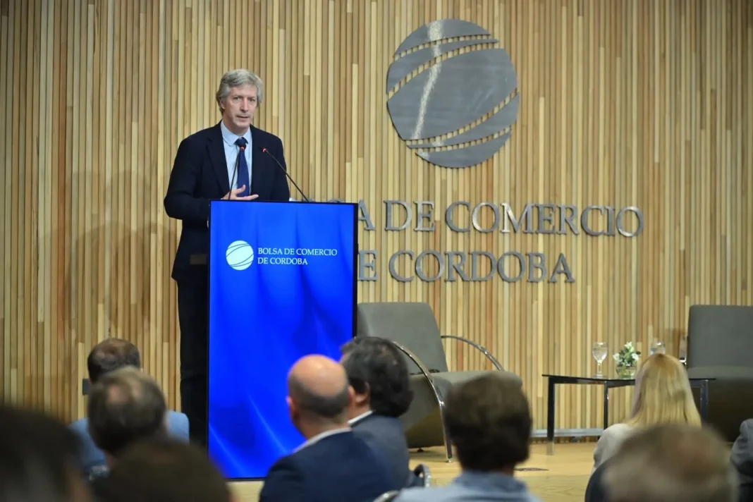 Santiago Bausili, presidente del Banco Central, durante su exposición en la Bolsa de Comercio de Córdoba