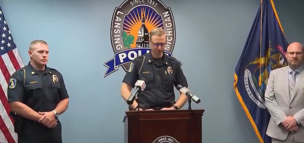 Sendero junto al río en Lansing, Míchigan, donde fueron encontrados cinco hombres fallecidos