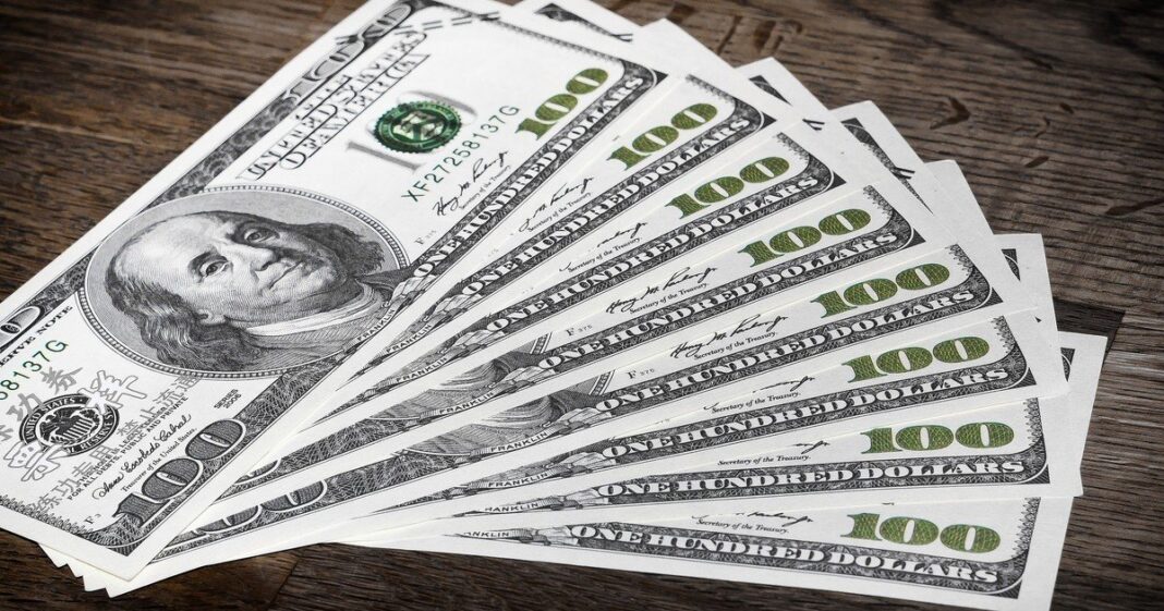 Cotización del dólar oficial y blue