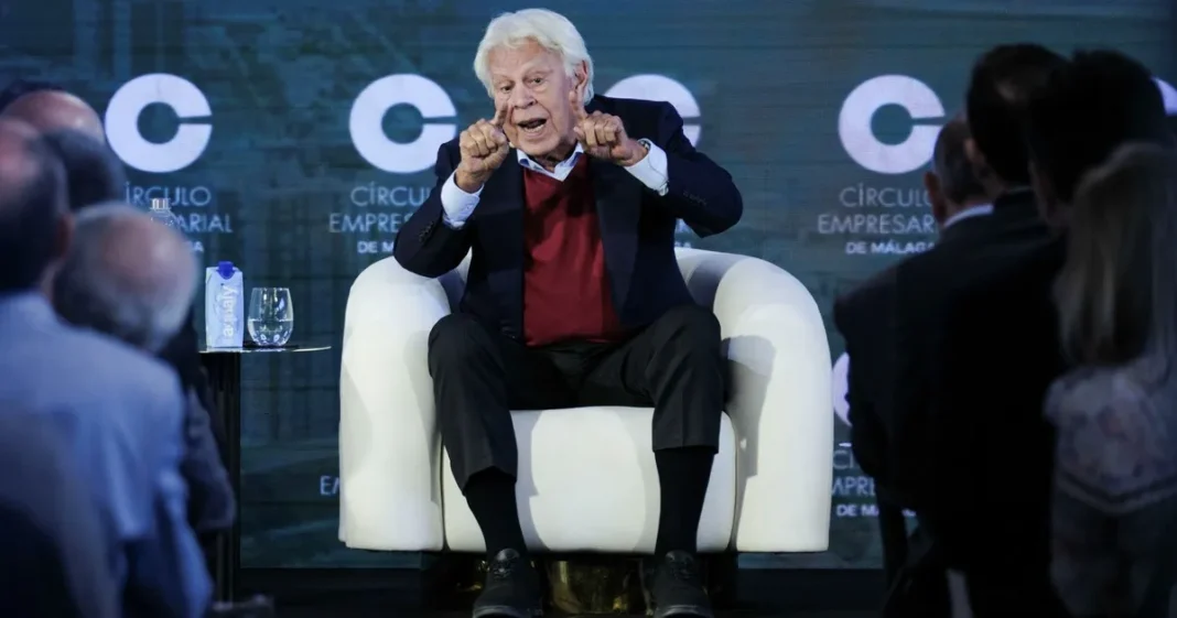 Felipe González durante una entrevista televisiva