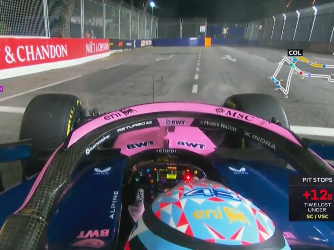 Franco Colapinto con el monoplaza de Alpine en el circuito de Marina Bay