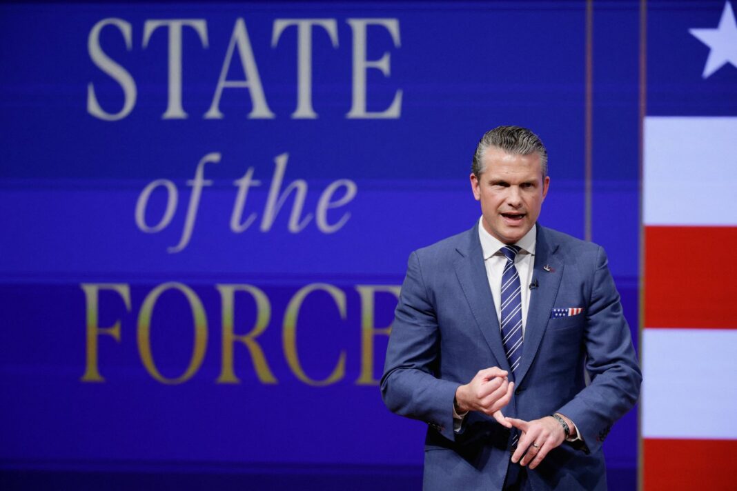 Pete Hegseth durante su discurso sobre el Estado de la Fuerza en la base de Quantico, Virginia
