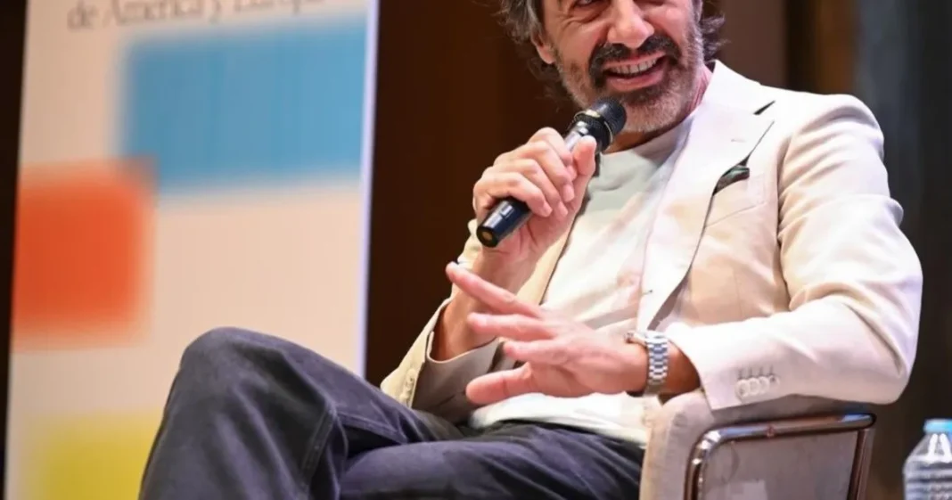 Juan del Val en una presentación de su libro