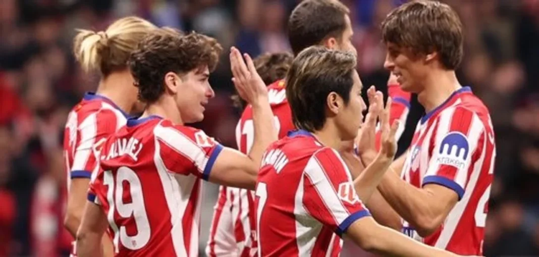 Julián Álvarez celebrando un gol con la camiseta del Atlético Madrid