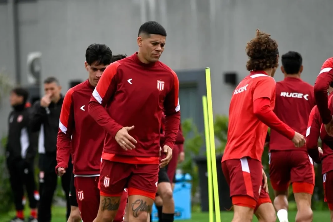 Marcos Rojo durante un partido con la camiseta de Estudiantes