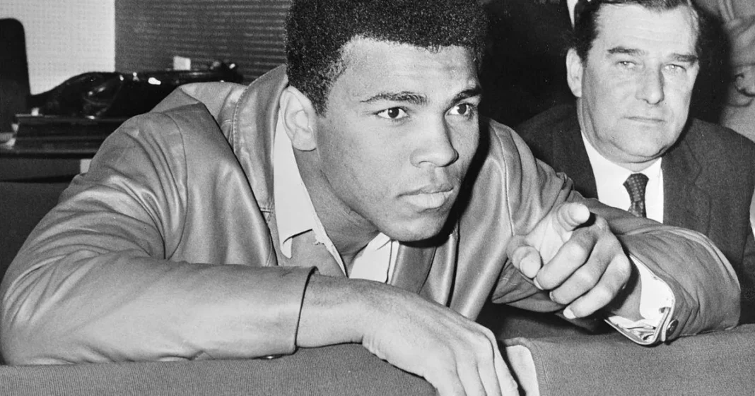 Muhammad Ali en un combate de boxeo