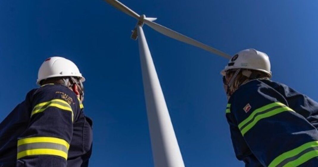 Aerogeneradores en un parque eólico de Olavarría