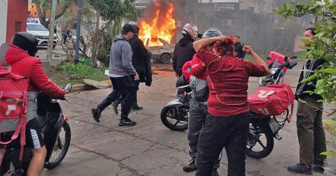 Repartidores de aplicación en Tigre tras el robo de una moto
