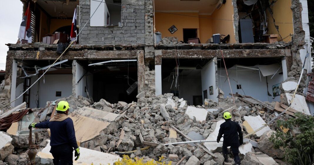 Edificio dañado tras el terremoto de magnitud 7,7 en Panamá