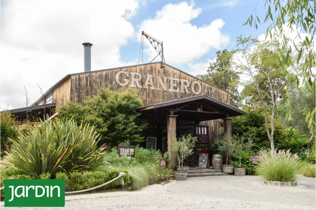 Jardín del restaurante Granero en Rincón de Milberg, Tigre