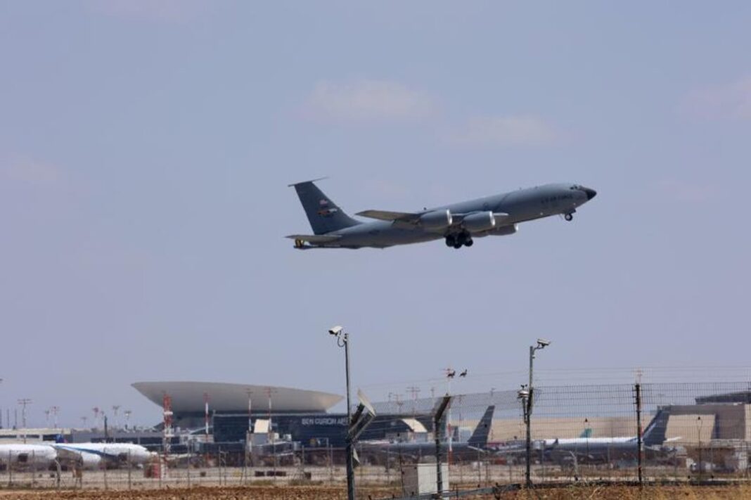 Avión de EasyJet en pista de aterrizaje
